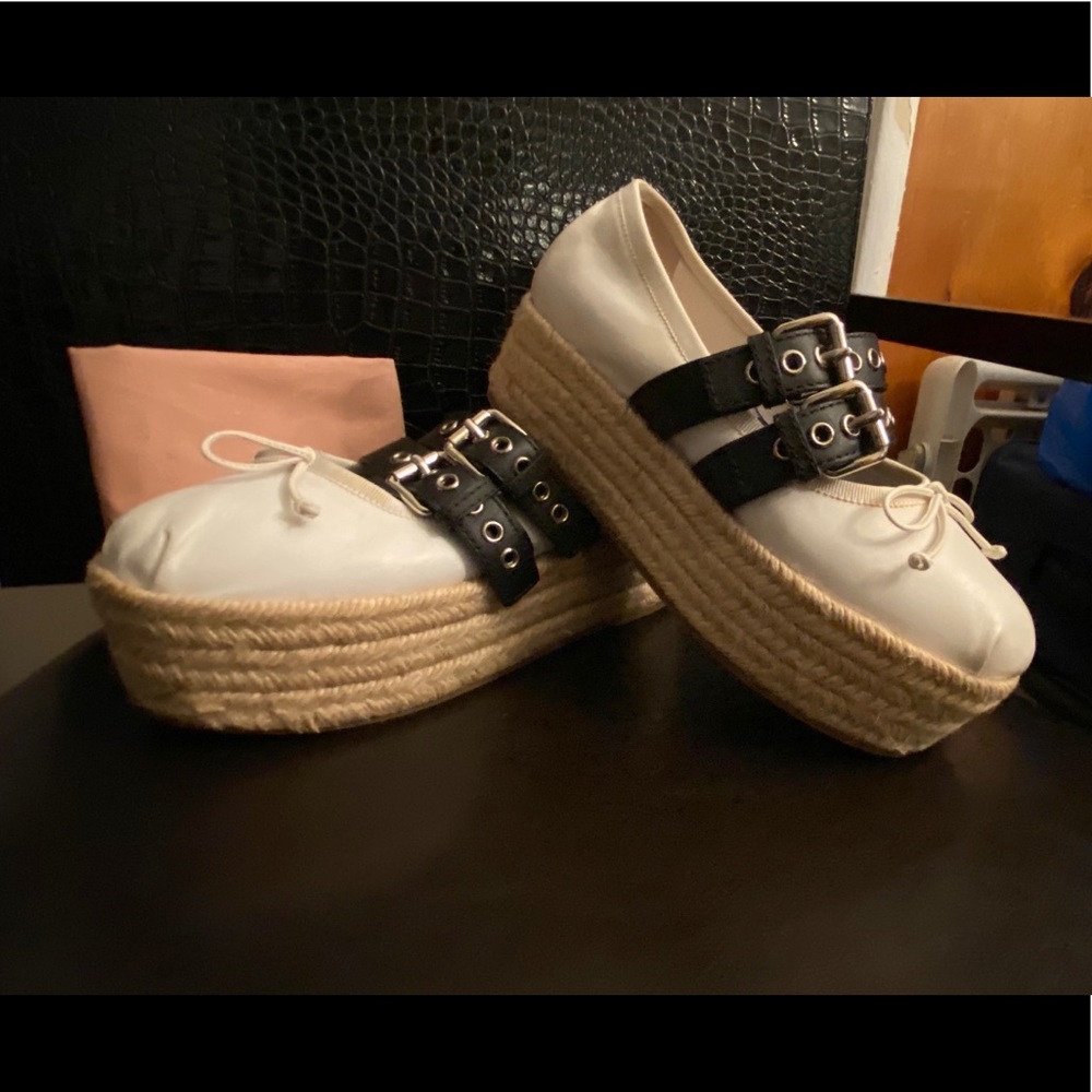 Buckle-fastening Leather Ballerina Espadrilles